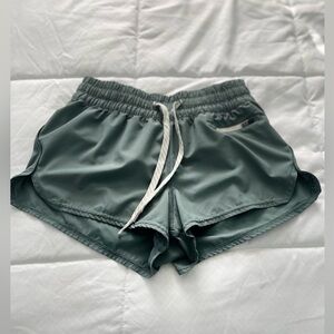 Vuori Shorts